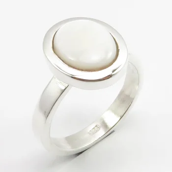 Кольцо с полудрагоценным камнем Размером 7,0.  