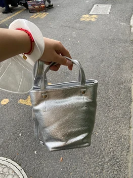 Модная сумка-тоут 2023, новая серебряная сумка на плечо, роскошные дизайнерские брендовые повседневные сумки-ведра для женщин, Высококачественная дорожная сумочка