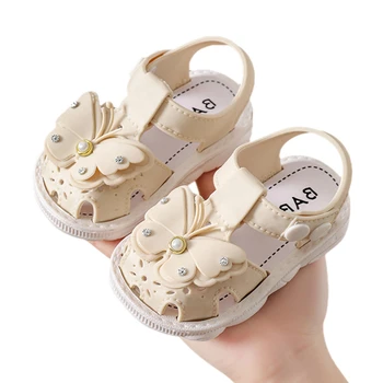 Очаровательные сандалии-бабочки с закрытым носком для маленьких девочек - идеально подходят для первых прогулок и обуви для кроватки в летний сезон