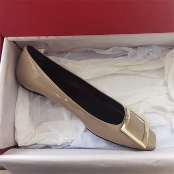 Женская обувь на плоской подошве; коллекция 2023 года; сезон весна-осень; новый стиль; тонкие туфли с квадратной пуговицей и квадратным носком; однотонные легкие туфли на плоской подошве для пригородных поездок