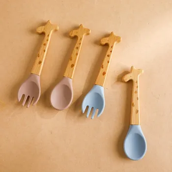 Милая Силиконовая Ложка-вилка для детского набора, Ложка для кормления, посуда, Ложка с деревянной ручкой в виде жирафа, Аксессуары для детских товаров